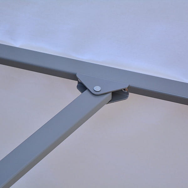 Verbindungselemente des Sonnenschirms Expert, graues Metallgestell mit Gelenk.