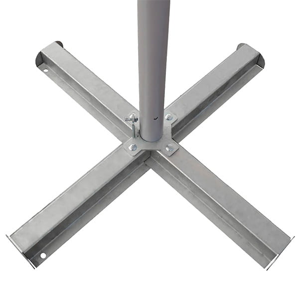 Kreuzfuß aus Metall für Sonnenschirm, stabil und robust, geeignet für verschiedene Sonnenschirmgrößen.