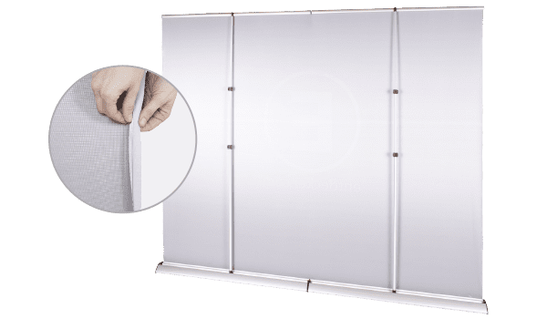 Detailansicht des Easywall Flex mit einem Fokus auf die Rückseite und einer Hand, die das Material hält.