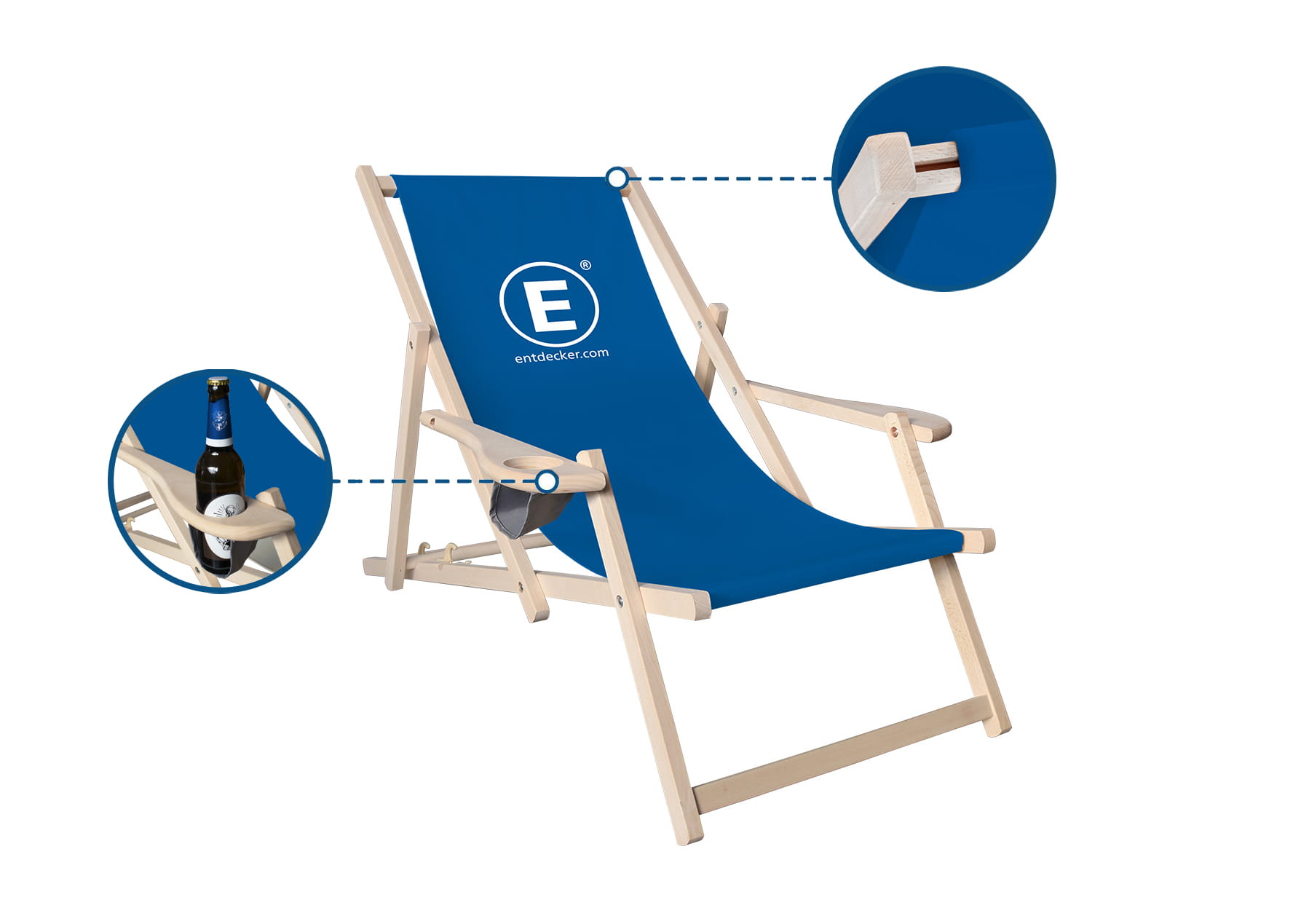 Detailansicht eines Liegestuhls mit integriertem Getränkehalter, blauer Stoff und Holzrahmen, von der Marke ENTDECKER.