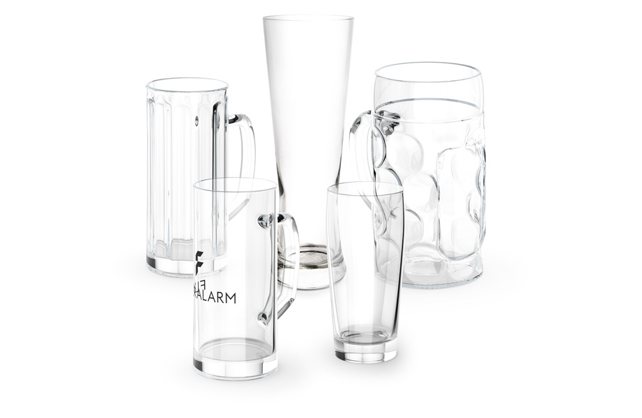 Bierkrüge und Biergläser